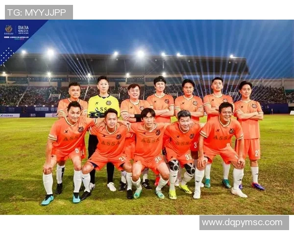 三圣足球明星盘点：那些在绿茵场上闪耀的传奇人物与他们的辉煌成就